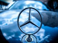  Mercedes    Tesla    